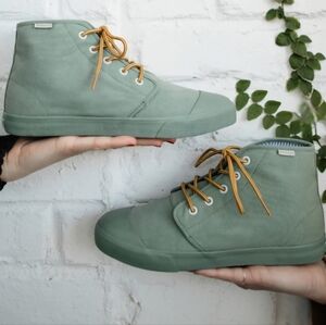 Bangs Sage High Tops Size-7W/5.5M